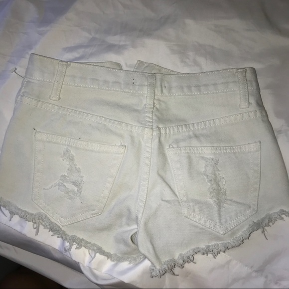 FOREVER 21 WHITE BUTTON UP SHORTS! ✨ - Picture 4 of 4